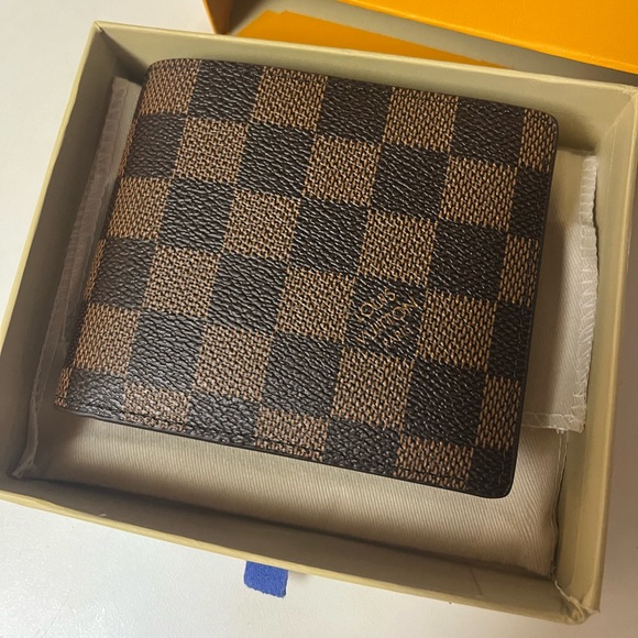 BROWN LOUIS VUITTON WALLET BRAND NEW OPEN TO OFFERS - Picture 1 of 4